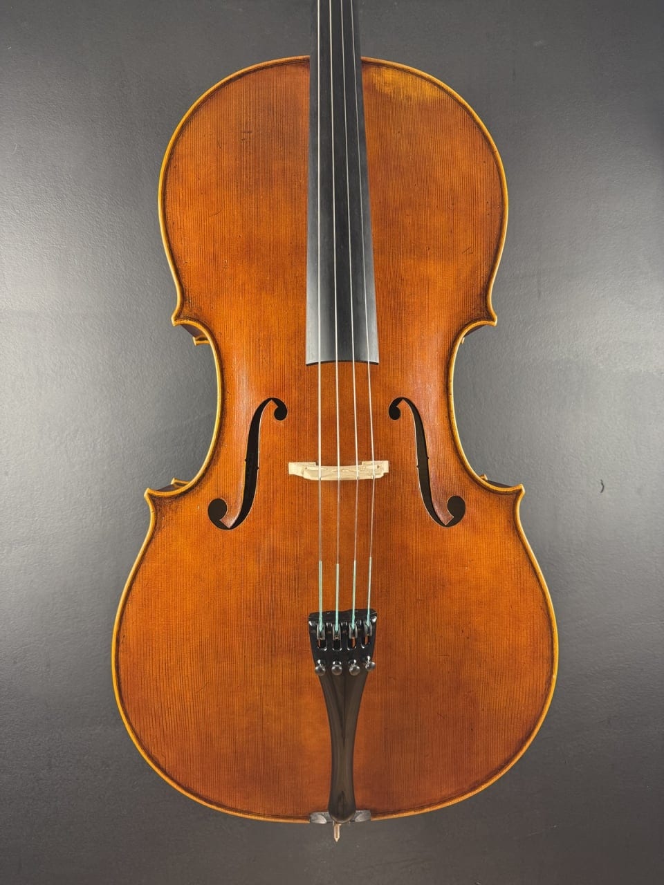 Violoncel de maestru №68 — Model Stradivari mic